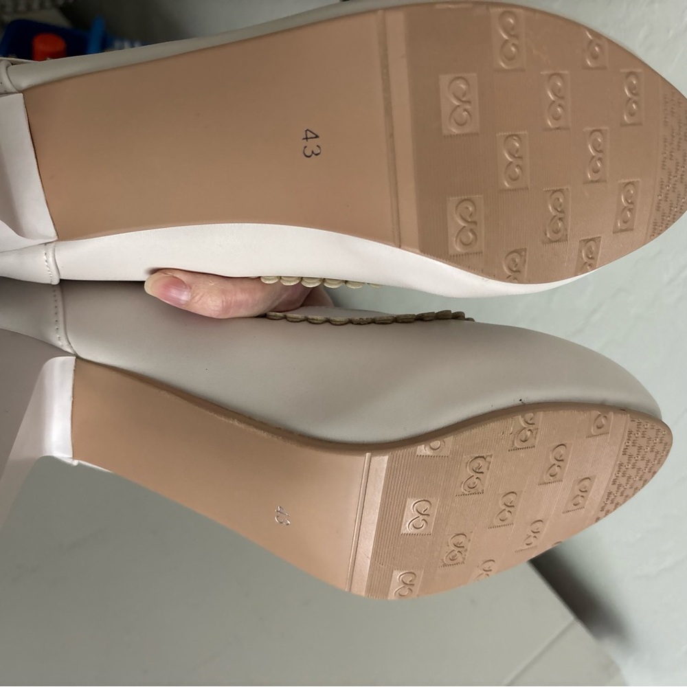 Off-White Vegan Mary Jane Heeled Pumps Scalloped Edge Trim Ankle Strap, Sz 10.5 - Picture 8 of 8